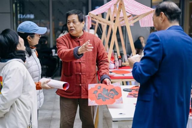 ”在万源坊寻觅美食好物 “品牌美好市集”进闵行不朽情缘网站酒香、茶香、咖啡香跟着“气味路线(图2)